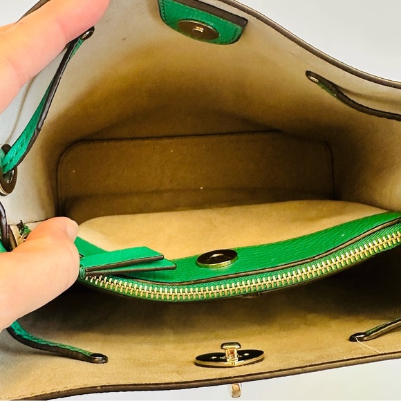 Kate Spade Marti leather large bucket bag in Kelly green / snow pea - Picture 11 of 15